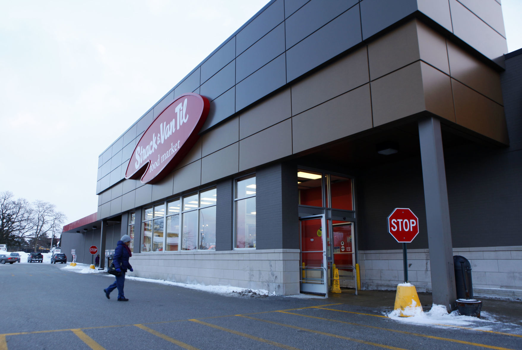 Strack & Van Til shopping rush